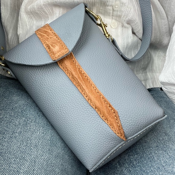 Like to be notified for shows! - Picture 4 of 8